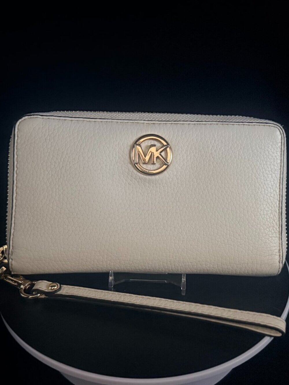 Michael Kors Fulton Smartphone Wristlet - Light Cream Pebbled Leather